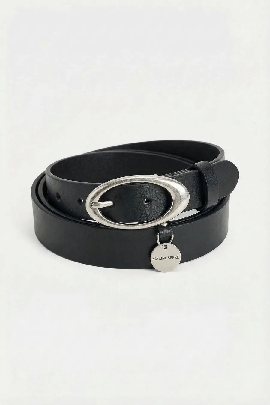 Ceinture boucle chrome élégante pour look urbain moderne