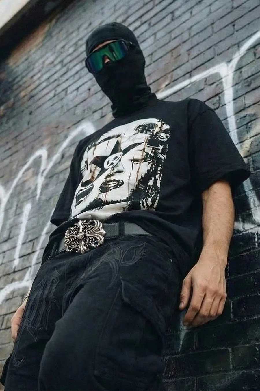 Ceinture Gothique Cuir - Style Urbain Sombre et Contraste Graphique - 3