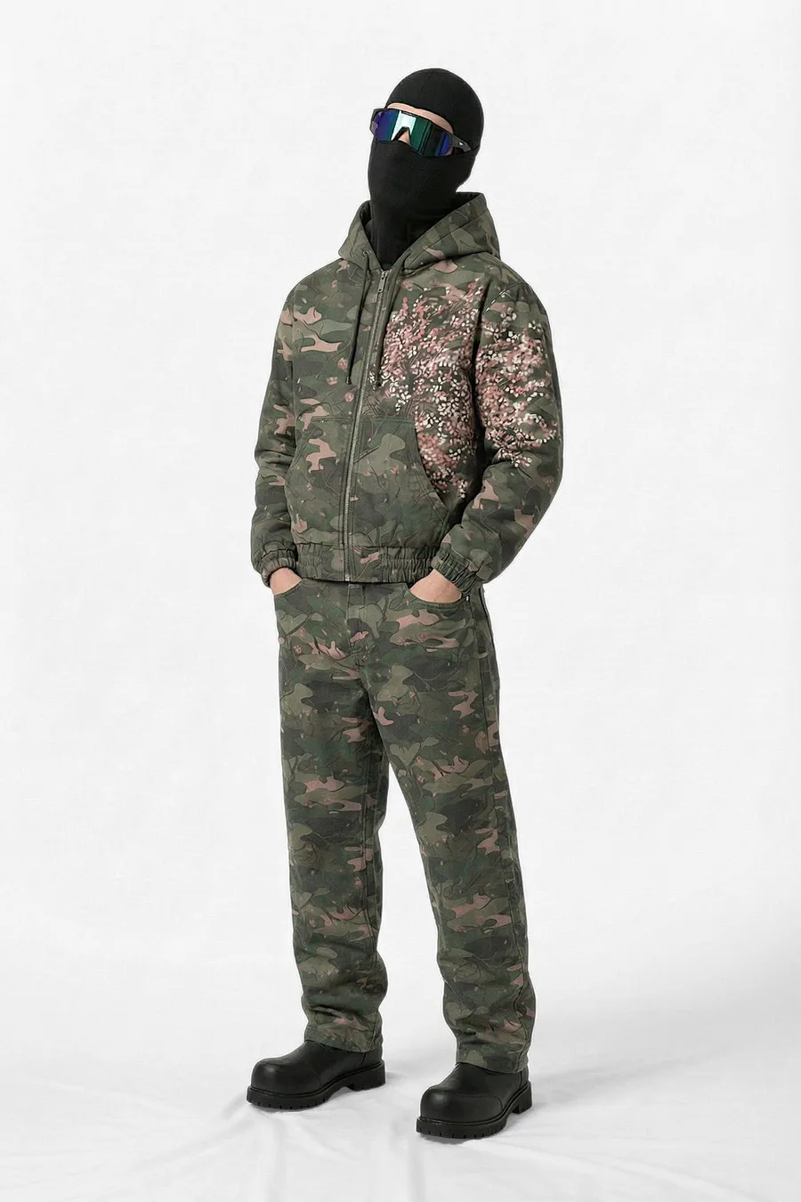 Ensemble Camouflage Brodé Streetwear 2000s – Look Graphique Urbain et Esthétique Y2K - 2