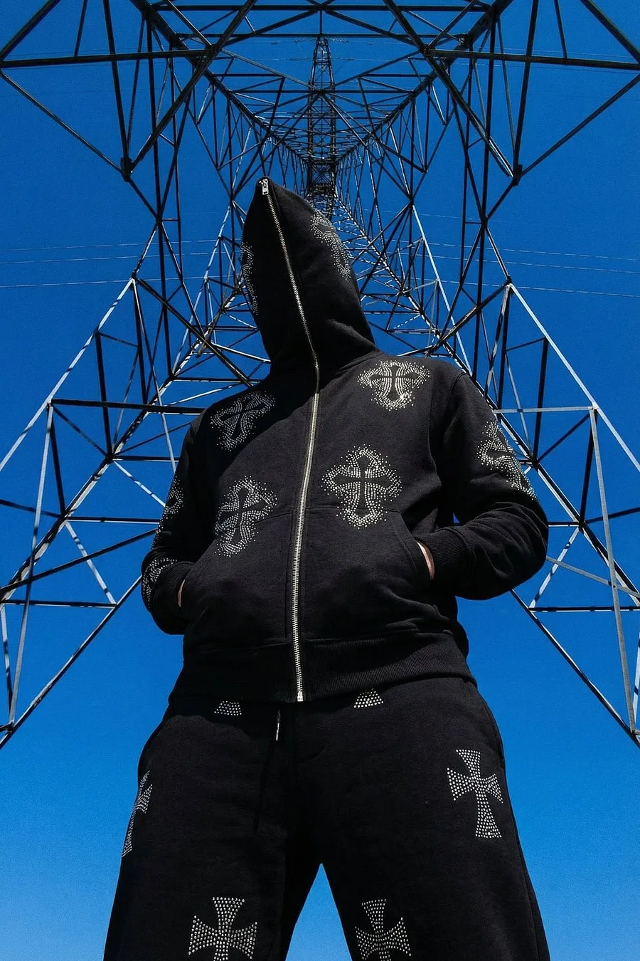 Gilet orné de croix strassées – Sweat Streetwear Y2K élégant et audacieux - 3