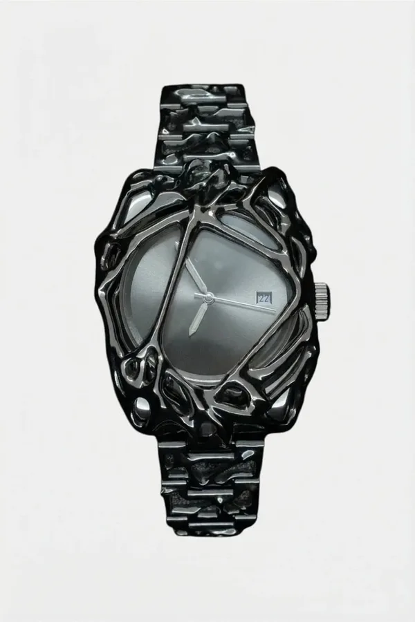 Montre Chrome Y2K : Accessoire Mode Rétro-Futuriste Audacieux