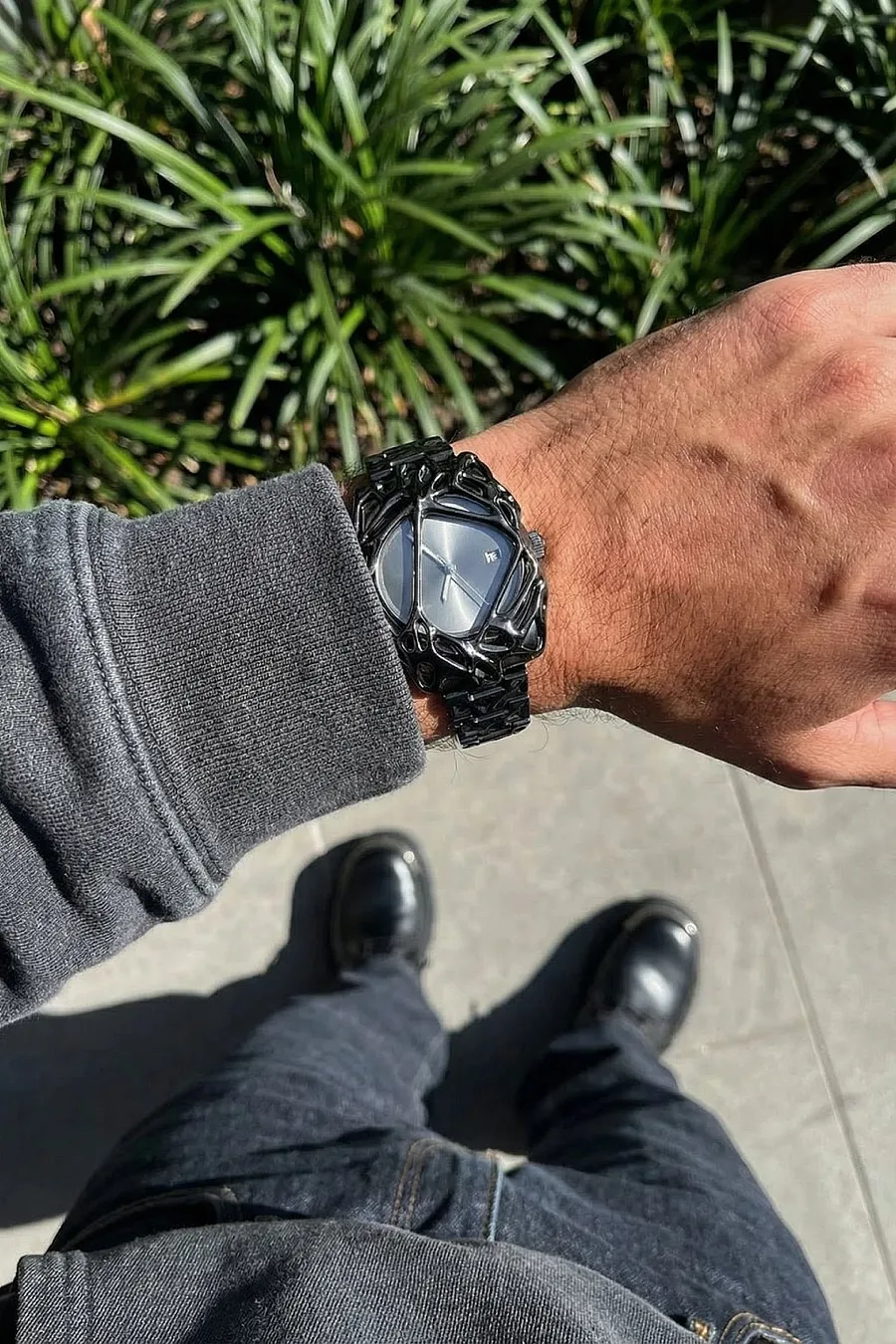 Montre Chrome Y2K : Accessoire Mode Rétro-Futuriste Audacieux - 5