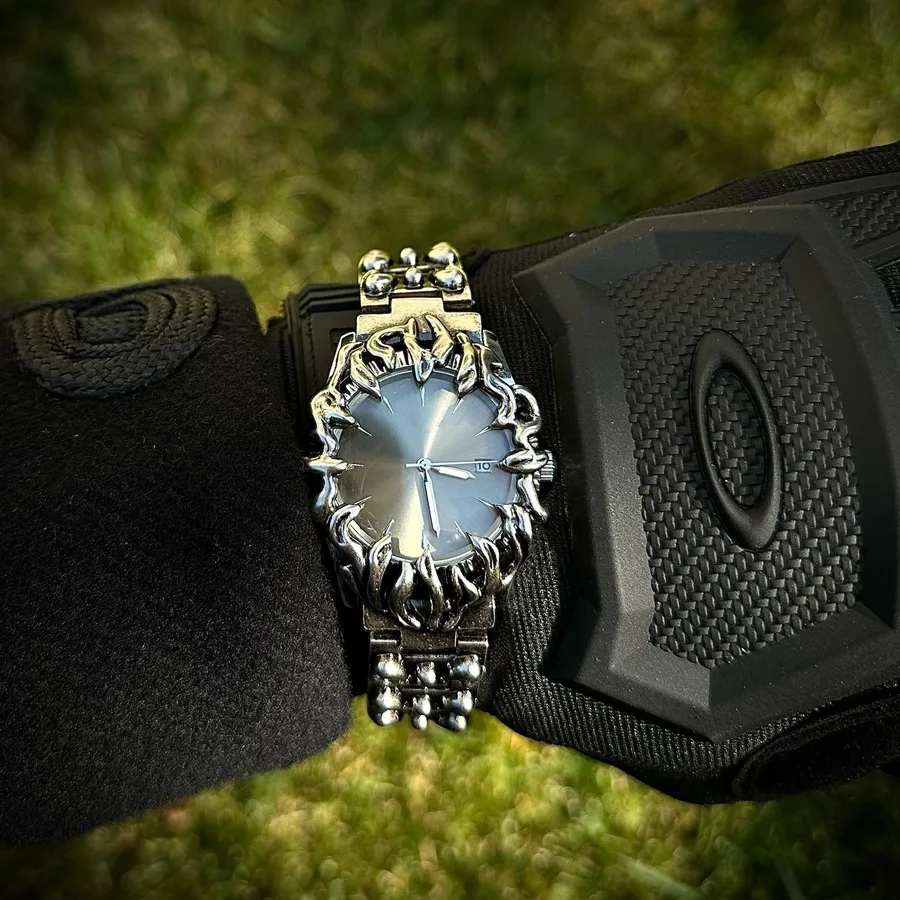Montre Venom – Légendaire Accessoire Y2K pour Style Rétro-futuriste et Audacieux - 4