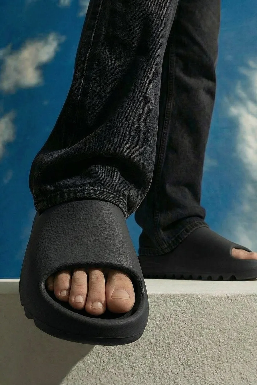 Slide Noir Intemporel - Votre Accessoire de Style Urbain Incontournable - 3
