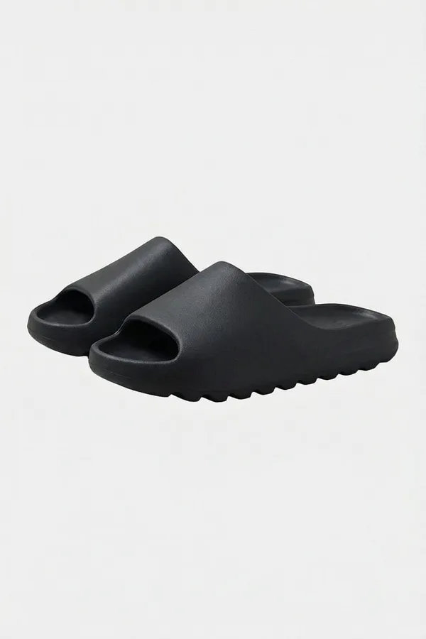 Slide Noir Intemporel - Votre Accessoire de Style Urbain Incontournable