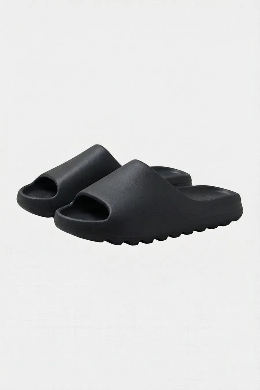 Slide Noir Intemporel - Votre Accessoire de Style Urbain Incontournable