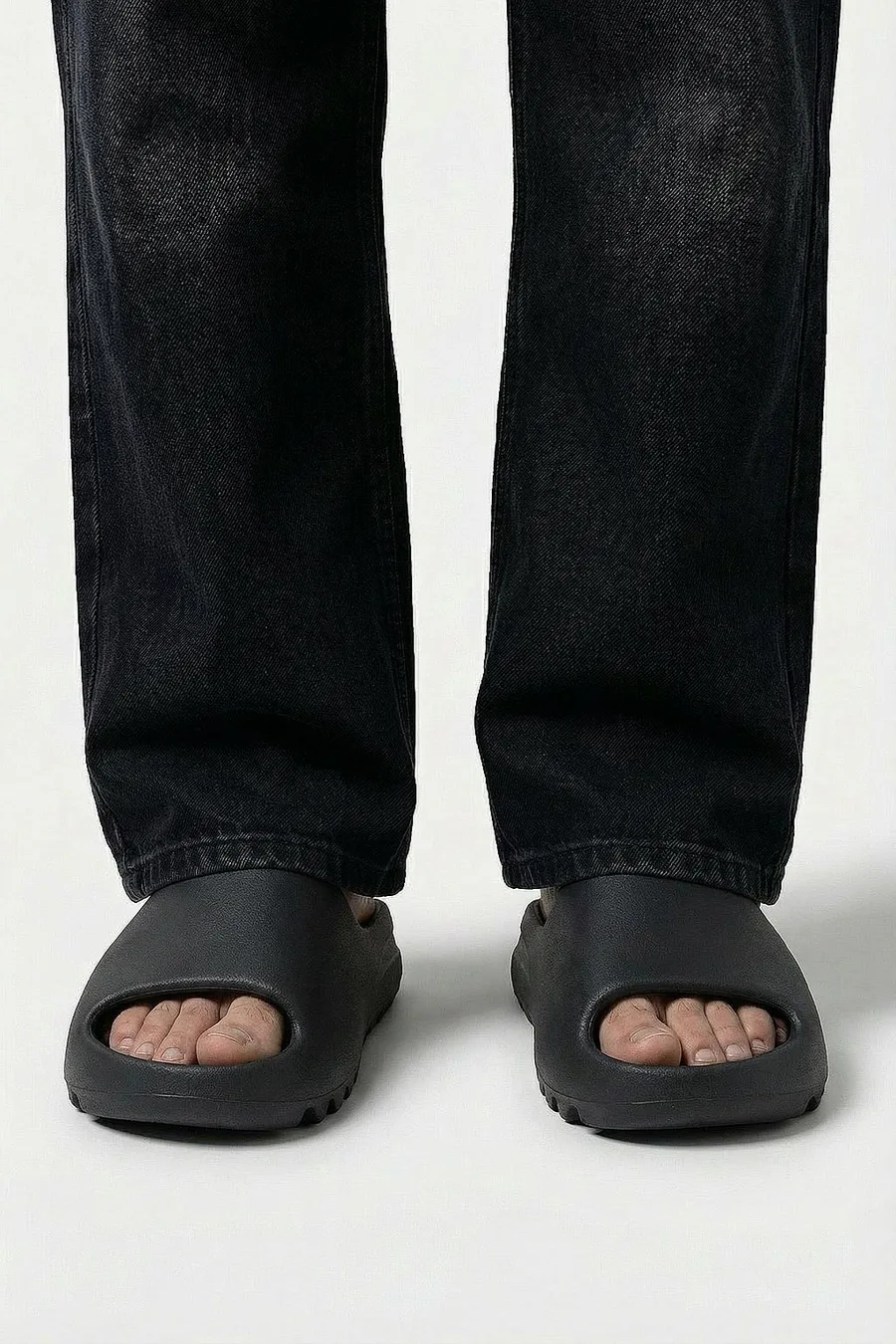 Slide Noir Intemporel - Votre Accessoire de Style Urbain Incontournable - 2