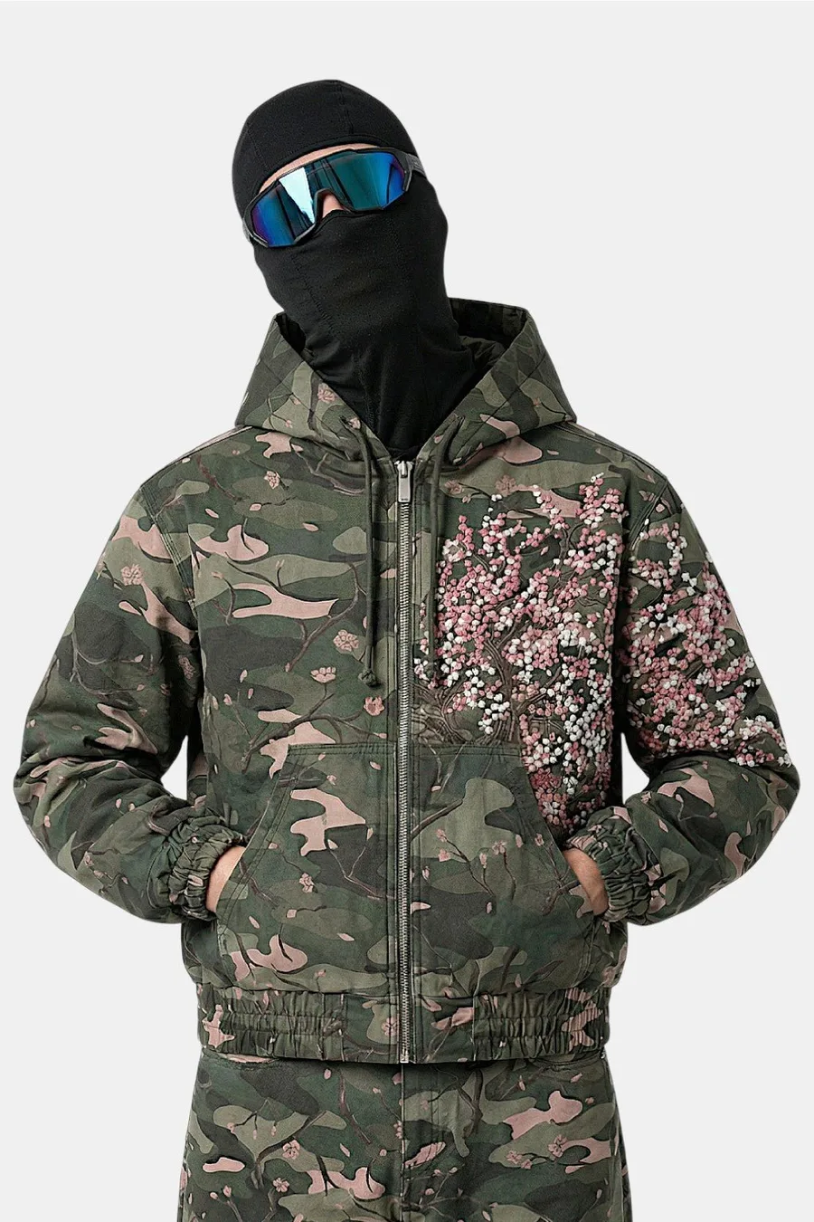 Sweat camouflage brodé : Revivez le style Y2K urbain avec élégance - 2